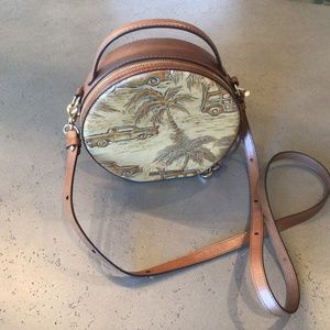 Exquisite Brahmin round Tropical theme